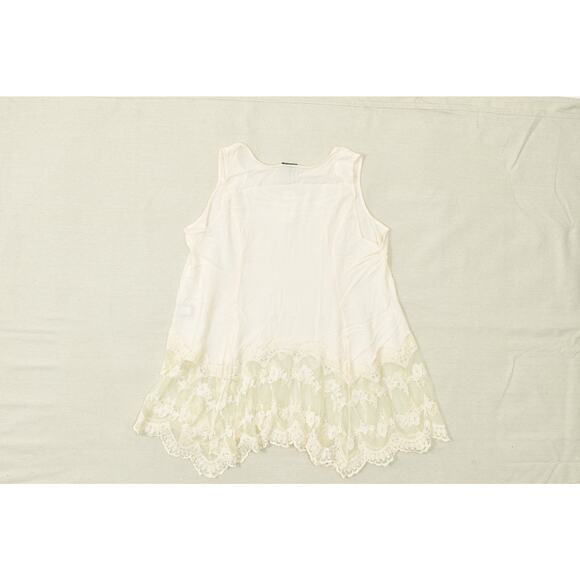 NEW Torrid Plus Size 1X Rayon Lace Hem Tank Top Cream Sleeveless Blouse - Picture 8 of 8